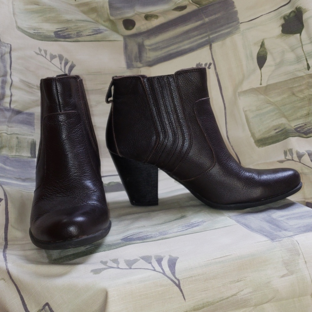 B.O.C. Born ankle boots size 10/42